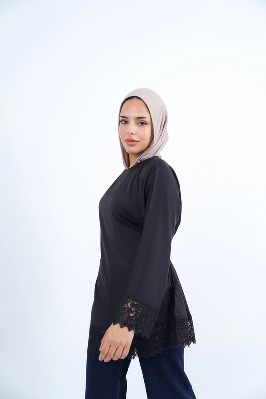 THE LACE STAIN TOP