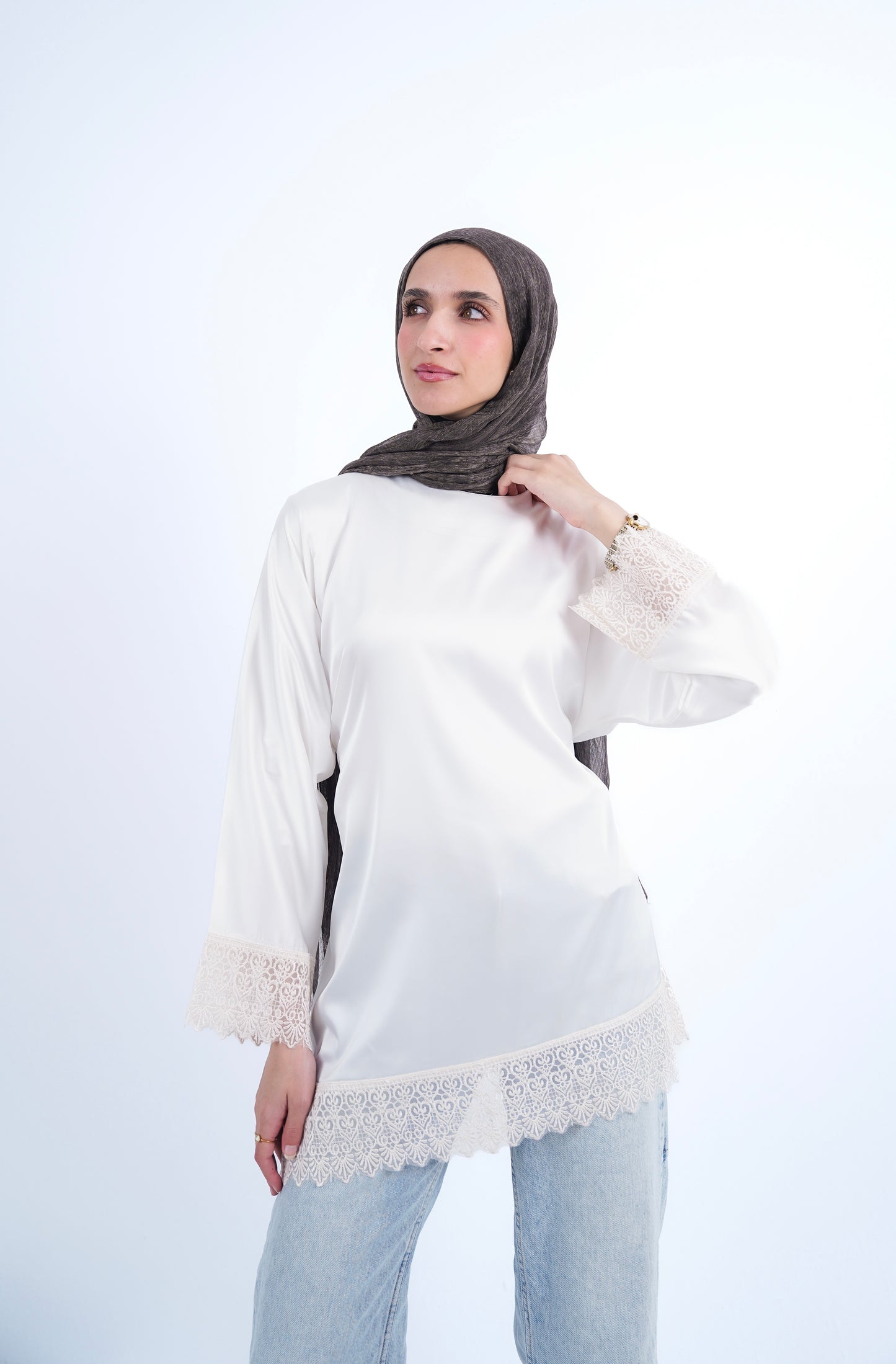 THE LACE STAIN TOP